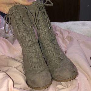 Carlos Santana nude bootie heels